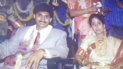 ஆந்திர முதமைச்சர் ஜெகன் மோகன் ரெட்டியின் திருமண புகைப்படம் பார்த்தது உண்டா? அரிய தொகுப்பு!