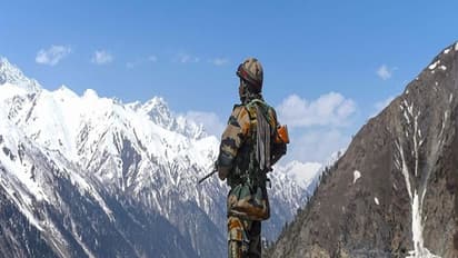 সৈন্য মৃত্যু নিয়ে চিনা সেনার স্বাকারোক্তি, গালওয়ান সমস্যা যাচ্ছে কূটনৈতিক আলোচনার কোর্টে