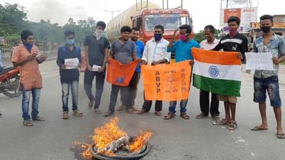লাদাখে আক্রান্ত ভারতীয় সেনা.  চিনের বিরুদ্ধে জাতীয় সড়কে বিক্ষোভ এবিভিপি-র