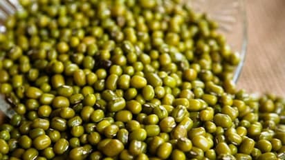 മുഖത്തെ കരുവാളിപ്പ് മാറാൻ ചെറുപയർ ; ഇങ്ങനെ ഉപയോ​ഗിക്കൂ 