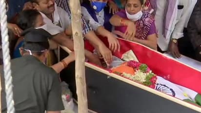 করোনা স্বাস্থ্যবিধি মেনেই শেষ বিদায় লাদাখের শহিদ সন্তোষ বাবুকে, চোখে জল আট থেকে আশির