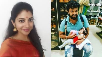 'അച്ഛന്റെ മകളാണവള്': അരുന്ധതിയെ മടിയിലിരുത്തിയ മുരളീകൃഷ്ണന്റെ ചിത്രം പങ്കുവച്ച് ശിവദ