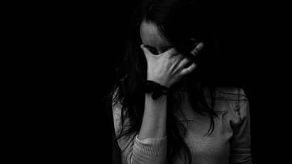 ഒരാള്ക്ക് വിഷാദ രോഗമുണ്ടെന്ന് എങ്ങനെ തിരിച്ചറിയാം ? ഡോക്ടര് പറയുന്നു...