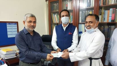 കൊവിഡ് ബാധിച്ച് മരിച്ച മലയാളി ആരോഗ്യപ്രവർത്തകയുടെ കുടുംബത്തിന് 25 ലക്ഷം രൂപ കൈമാറി ദില്ലി ആശുപത്രി