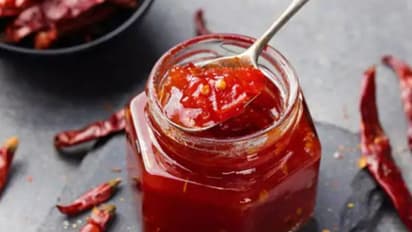 രുചികരമായ 'റെഡ് ചില്ലി സോസ്' വീട്ടില്‍ തയ്യാറാക്കിയാലോ?