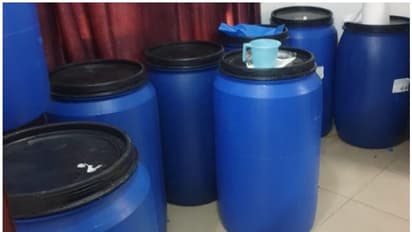 ഫ്ലാറ്റുകള് കേന്ദ്രീകരിച്ച് മദ്യ നിര്മാണം; പിടിയിലായ അഞ്ച് പ്രവാസികളെ നാടുകടത്തും