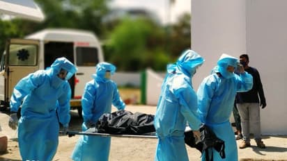 கொரோனாவால் உயிரிழந்தவரின் இறுதி சடங்குக்கு ரூ. 15 ஆயிரம்... அதிரடியாக உத்தரவிட்ட முதல்வர்..!