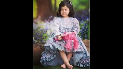 సోషల్ మీడియాని ఏలేస్తున్న జీవా పాప.. తండ్రిని మించిన పాపులారిటీ!