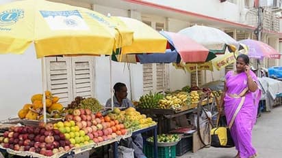 Price Hike: ದಿನಸಿ, ತರಕಾರಿ, ಗ್ಯಾಸ್‌ ಎಲ್ಲವೂ ದುಬಾರಿ: ಬೀದಿ ಬದಿ ವ್ಯಾಪಾರಿಗಳಿಗೆ ಸಂಕಷ್ಟ