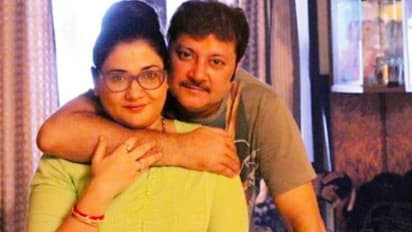 বুকে টেনে নিয়ে আদর থেকে চুম্বন, এটাই যে স্ত্রীকে শেষ স্পর্শ তা কি টের পেয়েছিলেন অভিষেক