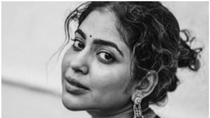 ദിവസങ്ങള് പറന്നകലന്നതുപോലെ, സ്രിദ്ധ പറയുന്നു