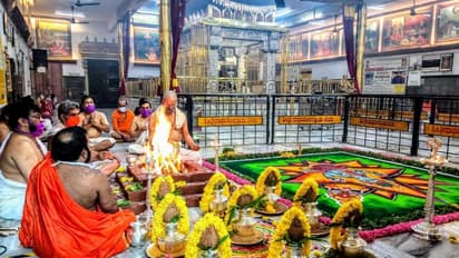 ಸೂರ್ಯಗ್ರಹಣ ಶಾಂತಿಗಾಗಿ ವಿಶೇಷ ಹೋಮ: ಇಲ್ಲಿವೆ ಫೋಟೋಸ್