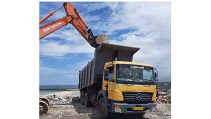 വിഴിഞ്ഞത്ത് പുലിമുട്ടുകൾ നിർമ്മിക്കാനാവശ്യമായ കരിങ്കല്ലുകൾ എത്തിച്ച് തുടങ്ങി