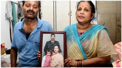 #UnmaskingChina:சீன மோதலில் உயிரிழந்த ராணுவ வீரர் மனைவி கிடைத்த கெளரவம்...தெலங்கான முதல்வருக்கு ராயல் சல்யூட்!