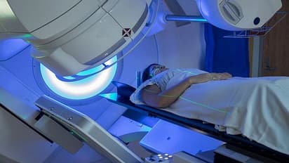 ৩০টি বসন্ত পরে মহিলা জানতে পারলেন তিনি 'পুরুষ', লহমায় বদলে গেল ক্যান্সার আক্রান্তের জীবন