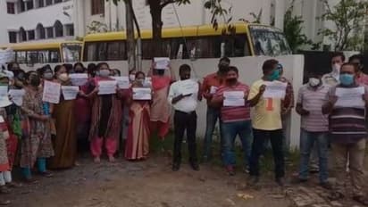 ফি নিয়ে ফের বিক্ষোভ কালিকাপুরে, প্রতিবাদে সামিল ক্যালকাটা পাবলিক স্কুলের অভিভাবকরা