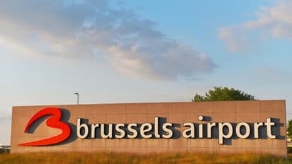 'পুরুষাঙ্গ' থেকে বের হল সাদা সাদা গুঁড়ো, বিমান বন্দর থেকে ৩৬ মাসের জেলের মুখে যুবক