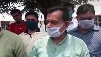 'করোনার প্রতিষেধক তুলসীপাতা', নয়া নিদানে এবার বিতর্কে মন্ত্রী স্বপন দেবনাথ