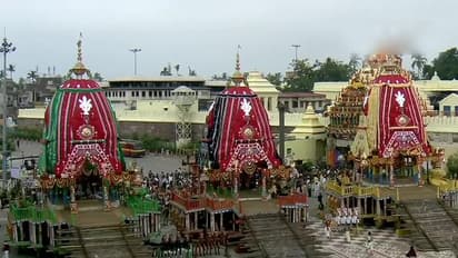 ভক্ত ছাড়াই এবার পথে নামলেন জগন্নাথ, রশি টানলেন করোনা নেগেটিভ সেবায়েতরা