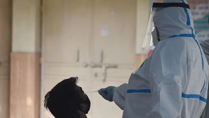 देश में पिछले 24 घंटे में कोरोना के मामले 17 हजार के करीब, चार सौ लोगों हो रही है मौत