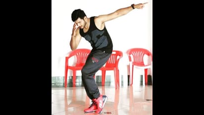 'ಪ್ರೀಮಿಯರ್‌ ಪದ್ಮಿನಿ' ಪ್ರಮೋದ್‌ ಈಗ 'ಇಂಗ್ಲಿಷ್‌ ಮಂಜ'!