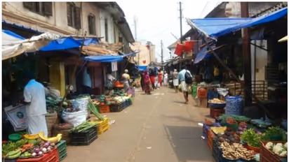 സമ്പര്ക്ക ഭീഷണി: മൂന്ന് ജില്ലകളിൽ ഇന്ന് മുതൽ കർശന നിയന്ത്രണം