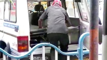 থানায় ঢুকে রোগী বলল-আমি করোনা পজিটিভ, আতঙ্কে অফিস ছেড়ে রাস্তায় পুলিশ