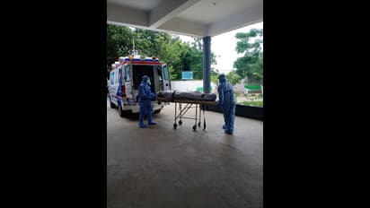 बेंगलुरु में अंतिम संस्कार के लिए लंबा इंतजार, श्मशान घाट के बाहर लगी है कतार