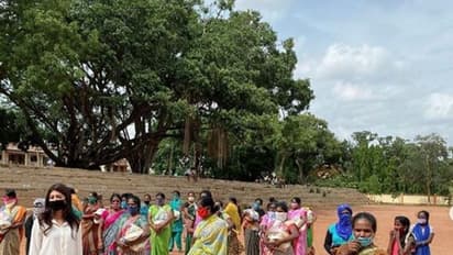 ಅಗಲಿದ ನಟ ಚಿರಂಜೀವಿ,ಸುಶಾಂತ್ ಸಿಂಗ್ ನೆನಪಿನಲ್ಲಿ ಬಡವರಿಗೆ ದವಸ-ಧಾನ್ಯ ವಿತರಿಸಿದ  ನಟಿ!