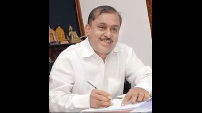 ಬೆಂಗಳೂರು ವಿವಿ ವಿದ್ಯಾರ್ಥಿಗಳಿಂದ ಹಂಸಲೇಖ ಬೆಂಬಲಿಸಿ ಬೃಹತ್ ಪ್ರತಿಭಟನೆ