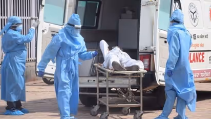 देश में एक ही दिन में 16 हजार के करीब पहुंचे कोरोना के मामले, 465 की मौत
