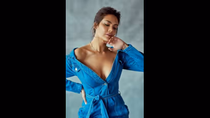 ಮೋಸ್ಟ್‌ ಸೆಕ್ಸಿ ಗರ್ಲ್‌ ಇಶಾ ಗುಪ್ತಾ ಫಿಟ್‌ನೆಸ್‌ ಪಾಠ ಹೇಗಿದೆ ನೋಡಿ!