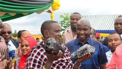 അപൂര്വമായ രത്നക്കല്ലുകള് കണ്ടെത്തി, ഖനിത്തൊഴിലാളിയെ തേടിയെത്തിയത് 25 കോടിയോളം രൂപ...