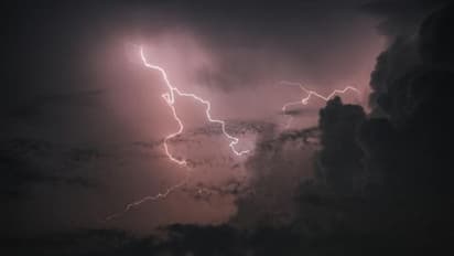 রাজ্যের ৭ জেলায় বজ্রবিদ্যুৎ সহ বৃষ্টির পূর্বাভাস,  সতর্কতা জারি করল হাওয়া অফিস