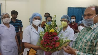 হোম কোরায়েন্টাইনে ধরাশায়ী করোনা, সুস্থ হয়ে ফের কাজে যোগ দিলেন নার্স