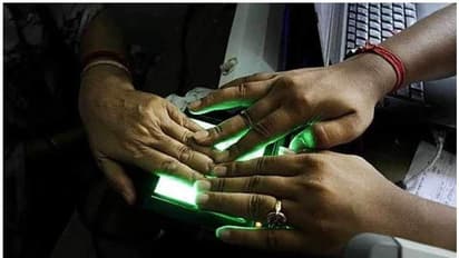 റേഷന്‍ മസ്റ്ററിംഗ് നിർത്തിവച്ചു,സാങ്കേതികതകരാർ പൂർണ്ണമായും പരിഹരിച്ച ശേഷം മാത്രം വീണ്ടും തുടങ്ങുമെന്ന് മന്ത്രി