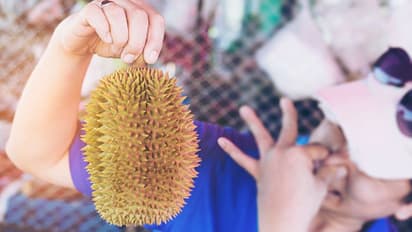 ಪೋಸ್ಟ್ ಆಫೀಸ್ನಲ್ಲಿ ಆ ಹಣ್ಣು, ನೋಡ ನೋಡ್ತಿದ್ದಂತೆ ಎಲ್ಲರಿಗೂ ವಾಂತಿ ಶುರು!