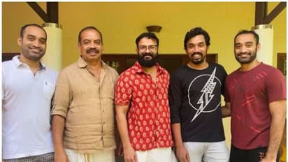 ജയസൂര്യക്കൊപ്പം നാല് സംവിധായകര്, പുതിയ സിനിമയാണോയെന്ന് ആരാധകര്