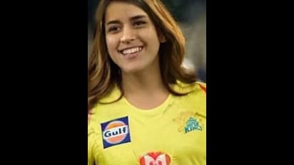 ಜೆಂಡರ್‌ ಸ್ವ್ಯಾಪ್‌ನಲ್ಲಿ ಹೆಣ್ಣಾದ ಧೋನಿ, ರೈನಾ..!