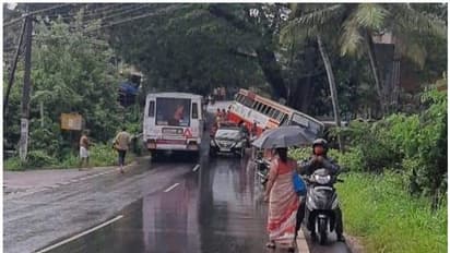 నేపాల్లో ఘోర ప్రమాదం: 28 మంది మృతి, మరో 12 మందికి గాయాలు