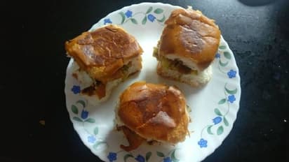 5 street food places of Kolkata you should not miss visiting