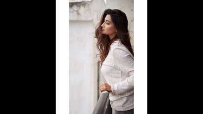 லாக் டவுன் ஹாட்... நடிகை பிரியாவின் ரசிக்க வைக்கும் ரணகள போட்டோ ஷூட்!