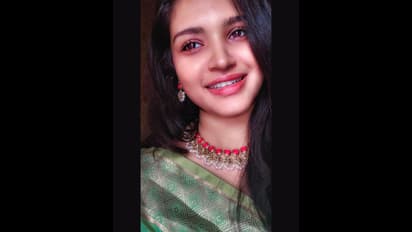 தோழிகளுடன் செம்ம லூட்டி அடிக்கும் செம்பருத்தி சீரியல் நடிகை பார்வதி! தகதகன்னு மின்னல் போஸ்!