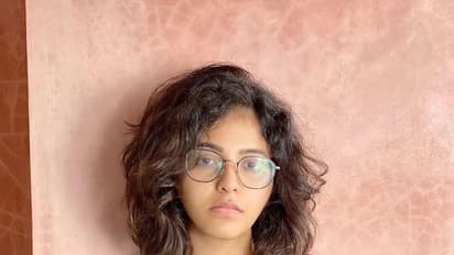 நடிகை அஞ்சலிக்கு குட்டி பாப்பானு நினைபோ..! தம்மாத்துண்டு டிரஸ் போட்டு அதகளம்