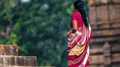 పిల్లల్ని అమ్మేస్తామని బెదిరించి వివాహితకు మూడో పెళ్లి..?