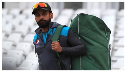 পজেটিভ,নেগেটিভ,পজেটিভ,রহস্যের অপর নাম মহম্মদ হাফিজের করোনা টেস্ট রিপোর্ট