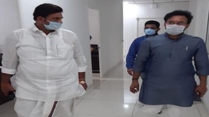 విజయసాయి టార్గెట్ గా వ్యాఖ్యలు: వెనక్కి తగ్గని రఘురామకృష్ణమ రాజు