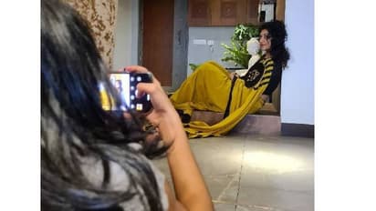 ലോക്ക്ഡൗണില്‍ 'സരിത ജയസൂര്യ ഡിസൈൻ സ്റ്റുഡിയോ'യുടെ ഫോട്ടോഷൂട്ട്; ചിത്രങ്ങള്‍ പകര്‍ത്തി മകള്‍