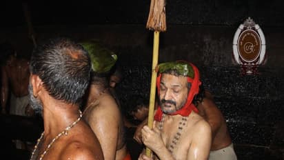 ಉಡುಪಿಯಲ್ಲಿ ಕೃಷ್ಣನನ್ನು ಚಾಪೆಯಲ್ಲಿ ಸುತ್ತಿಟ್ಟು ಉದ್ವರ್ತನೆ..! ಇಲ್ಲಿವೆ ಫೋಟೋಸ್