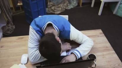 కన్నబిడ్డ ఫస్ట్ క్లాస్ లో పాసయినా... ఆ తల్లిదండ్రులకు కన్నీరునే మిగిల్చిన పది ఫలితాలు 